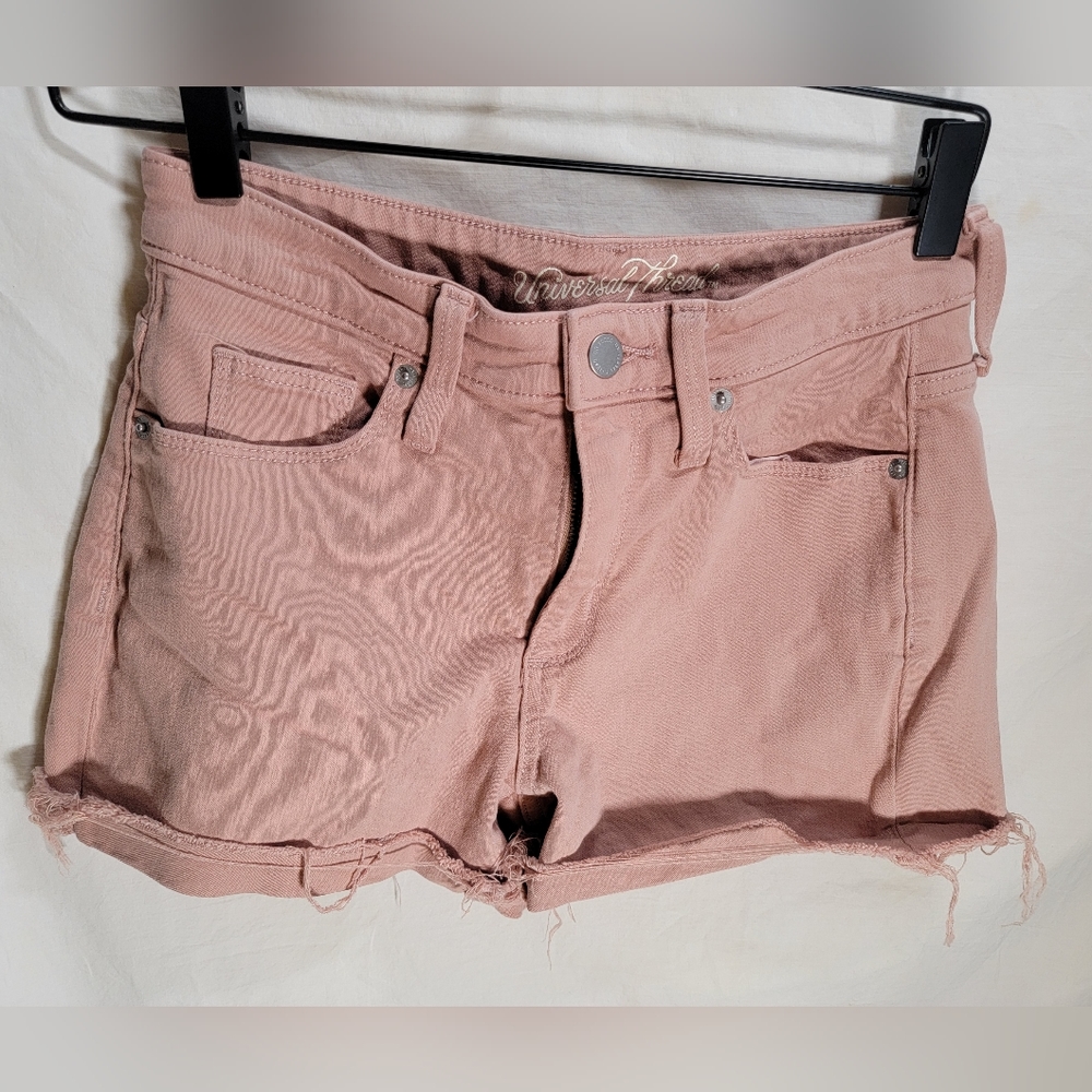 Universe Thread pink denim 2/26 shorts. Frayed bottoms cute and nice. ⛱️🌊🏖